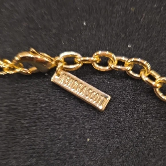 Kendra Scott "Iggy" Necklace Emerald Calcedony And 14k Gold Plate😍 - Picture 3 of 4